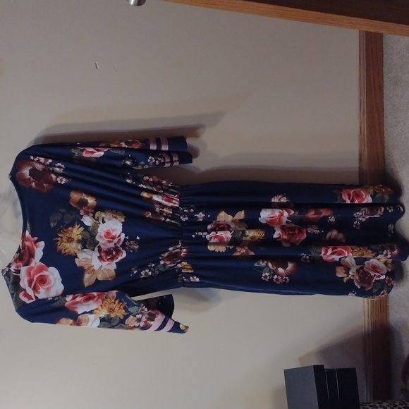 Floral Dress Size Large Great condition - Picture 4 of 16